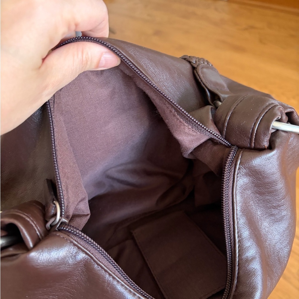 Elegant Brown and Black Leather Handbags - Picture 6 of 13